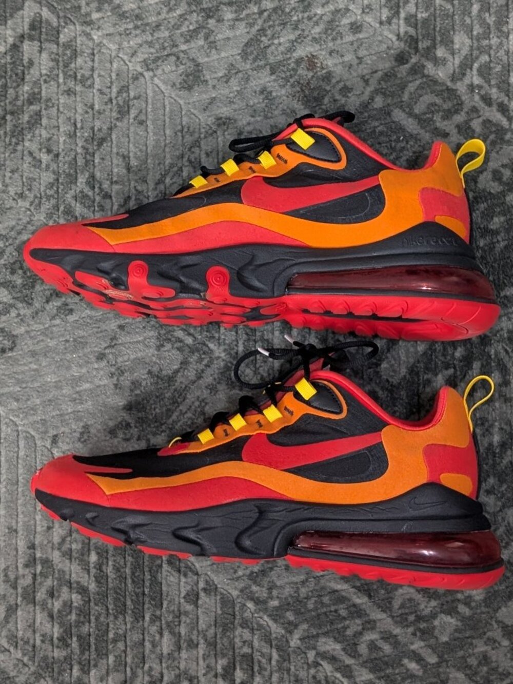 Nike Air Max 270 React Lava CZ9267 001 Men's Size 10.5 Red Orange Black Yellow